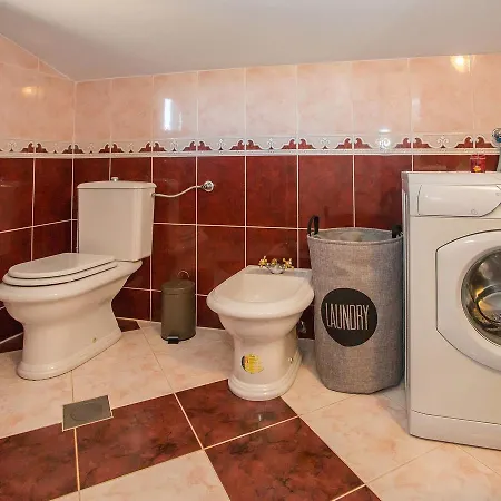 Cozy Apartment In Marcana With Private Terrace *