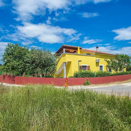 Cozy Apartment In Marcana With Private Terrace Apartamento Krnica