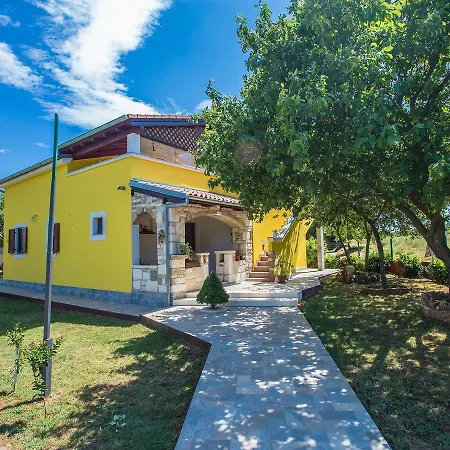 Cozy Apartment In Marcana With Private Terrace Apartamento