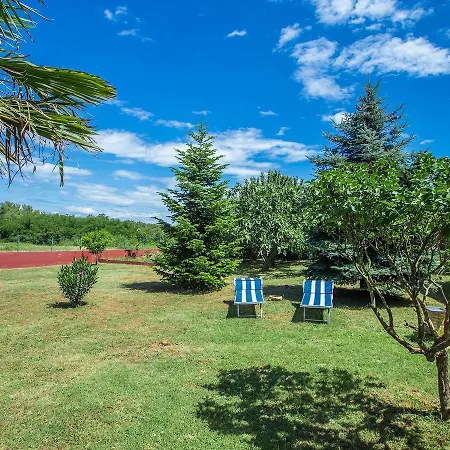 Cozy Apartment In Marcana With Private Terrace